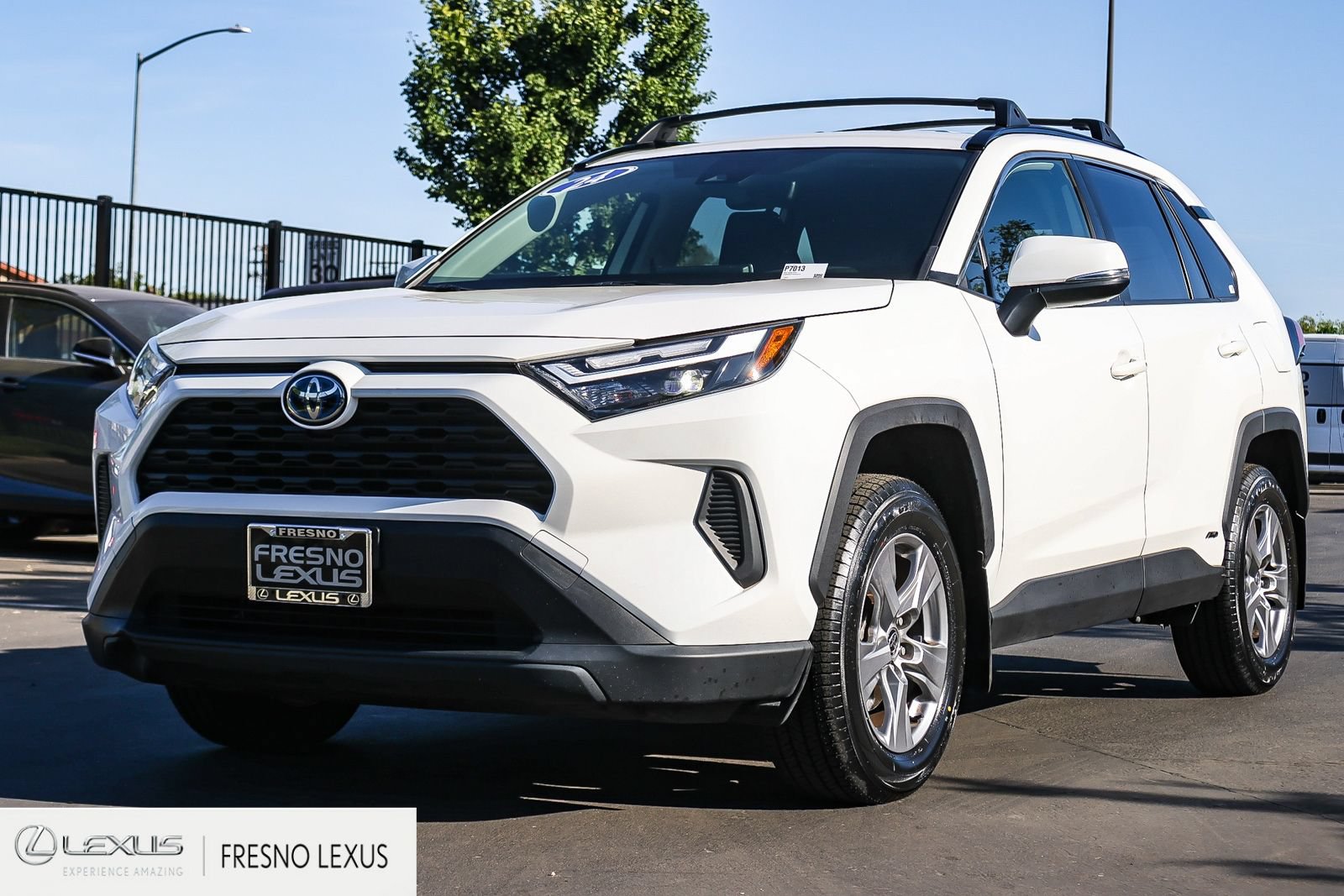 Used 2024 Toyota RAV4 LE AWD/4WD image 3