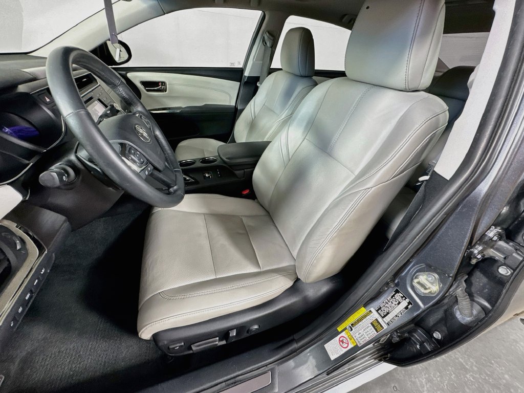 Used 2018 Toyota Avalon Limited FWD image 25
