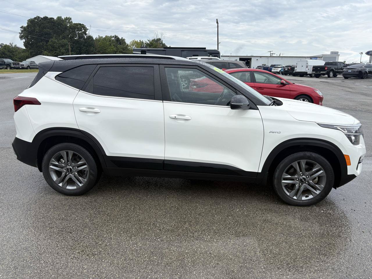 Used 2022 Kia Seltos S AWD/4WD image 2