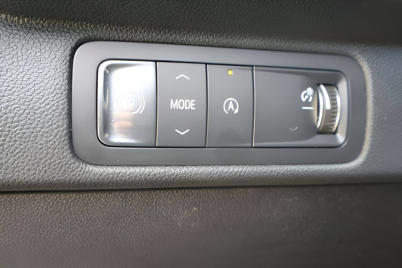 Used 2025 Chevrolet Traverse High Country w/ LPO, Floor Liner Package FWD image 20