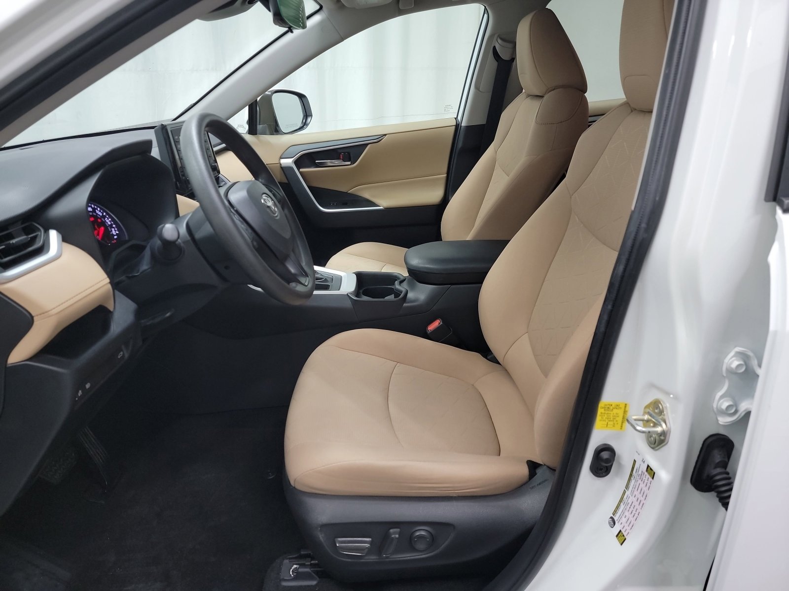 Used 2020 Toyota RAV4 XLE image 12