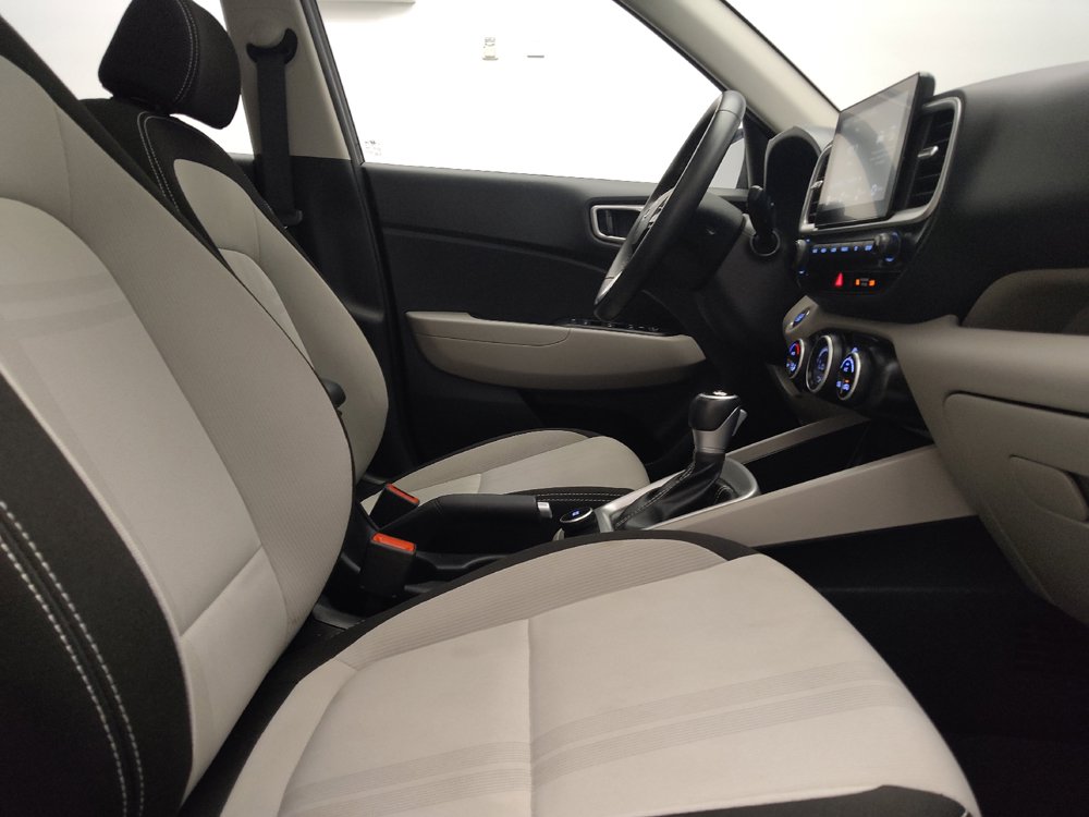 Used 2025 Hyundai Venue SEL FWD image 21