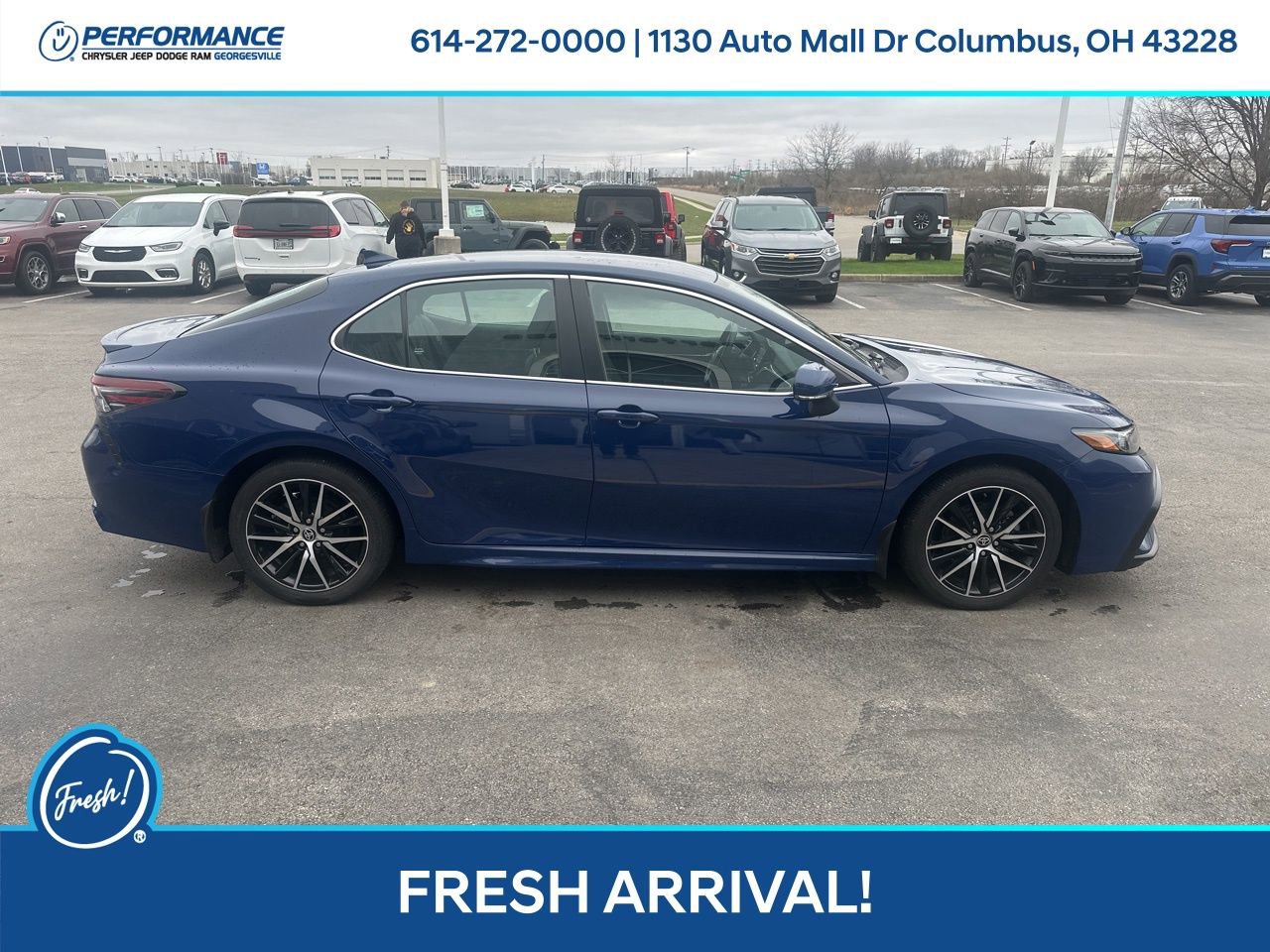 Used 2023 Toyota Camry SE image 3