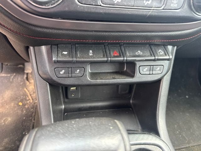Used 2016 GMC Canyon SLE w/ All Terrain Package AWD/4WD image 12
