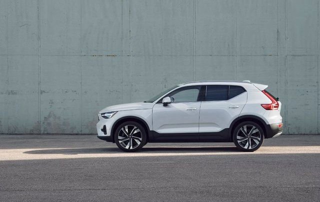 New 2025 Volvo XC40 B5 Plus w/ Protection Package Premier image 7