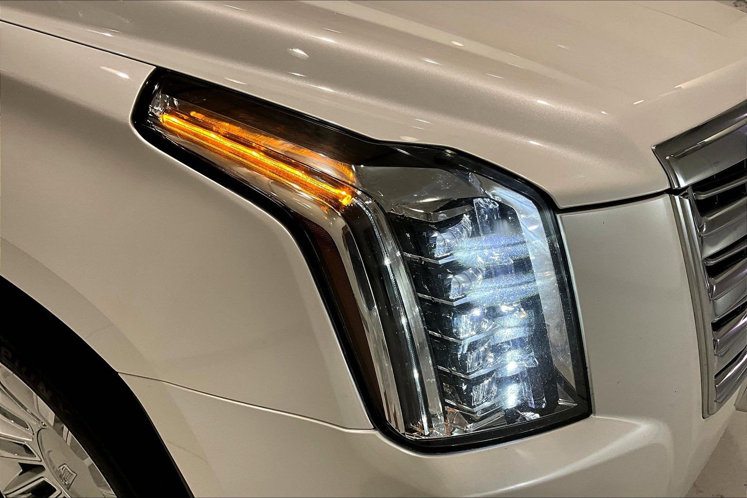 Used 2020 Cadillac Escalade Platinum image 31