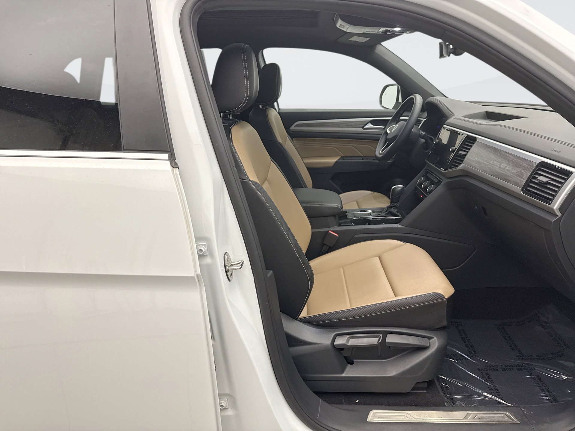 Used 2022 Volkswagen Atlas Cross Sport SE w/ Panoramic Sunroof Package image 17