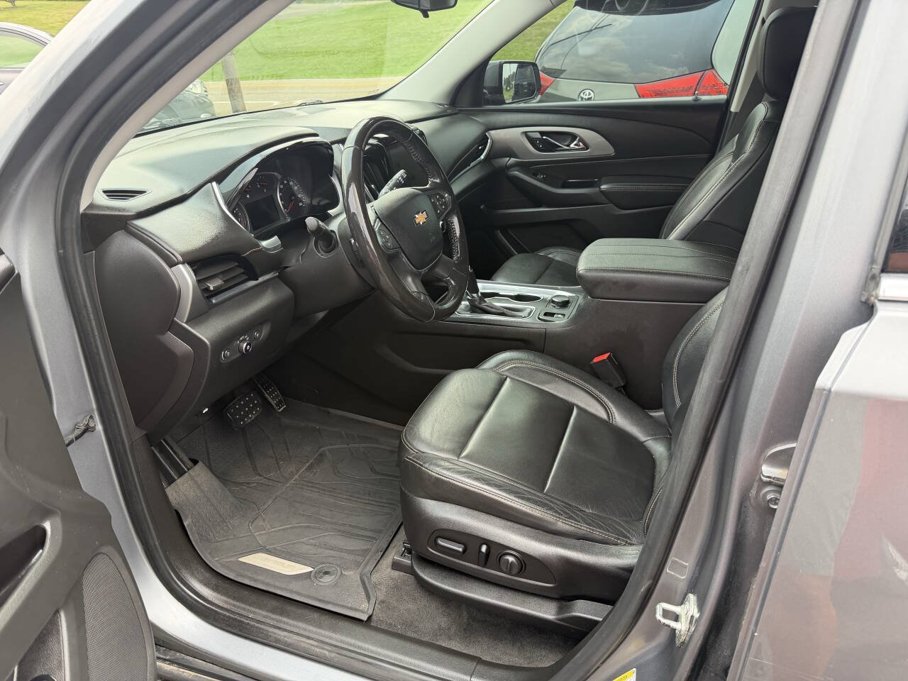 Used 2019 Chevrolet Traverse LT w/ LPO, Floor Liner Package AWD/4WD image 6
