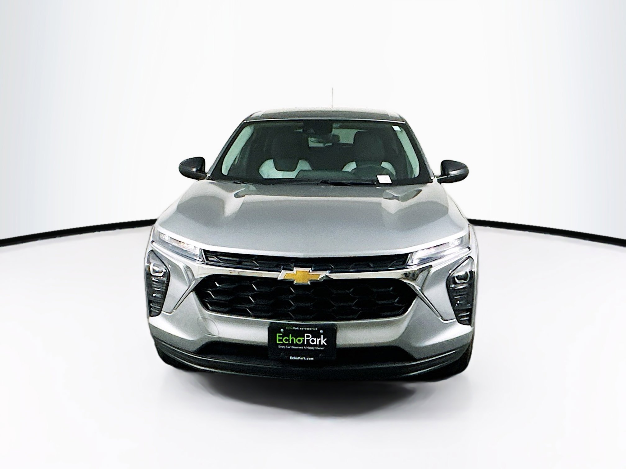 Used 2024 Chevrolet Trax LS FWD image 2