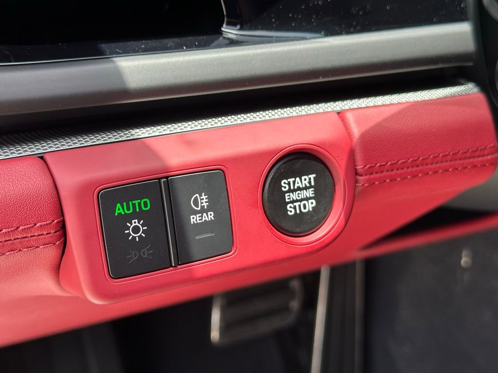 Used 2025 Porsche Panamera image 17