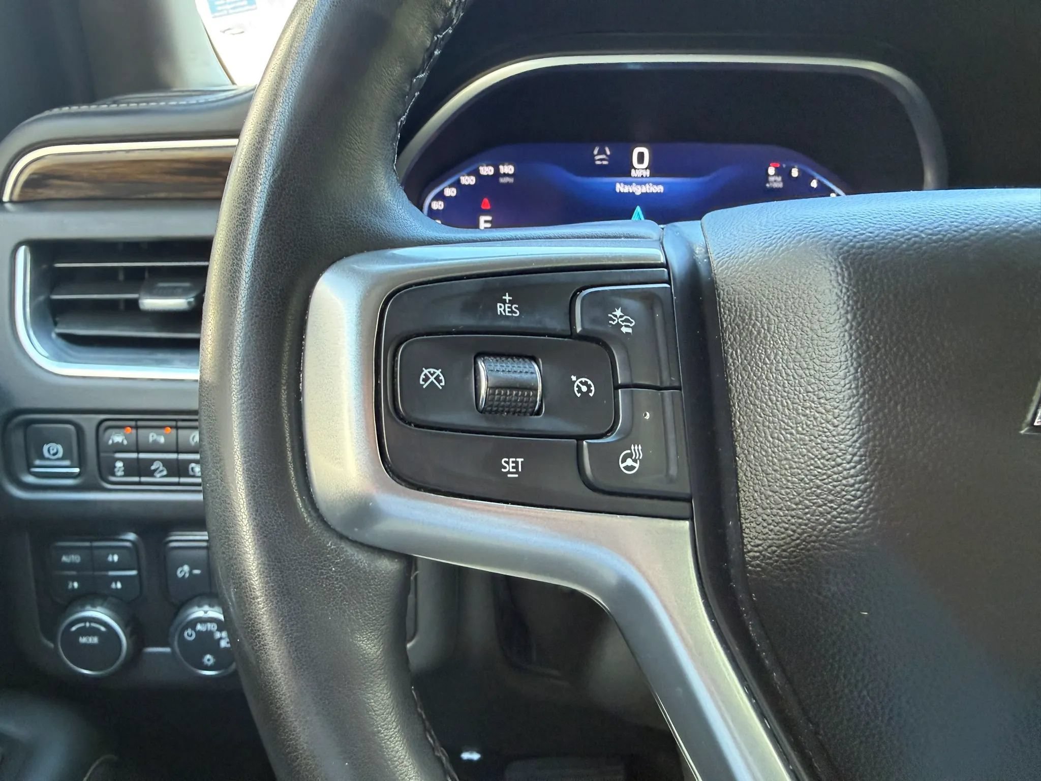 Used 2023 Chevrolet Suburban Premier w/ Premium Package 2 AWD/4WD image 24