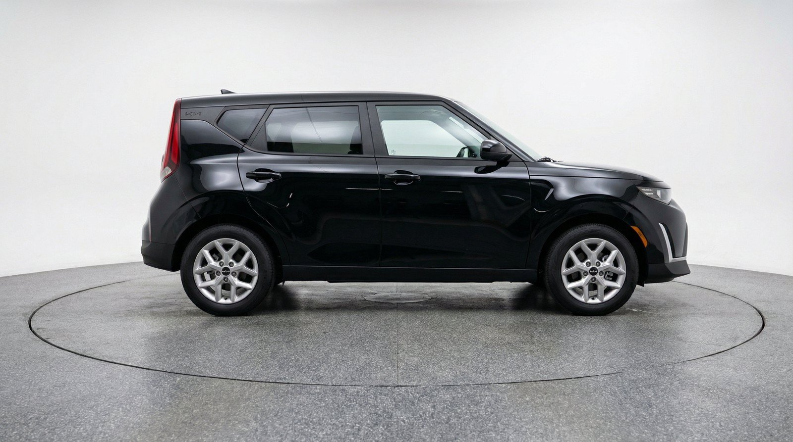Used 2025 Kia Soul LX w/ LX Technology Package FWD image 11