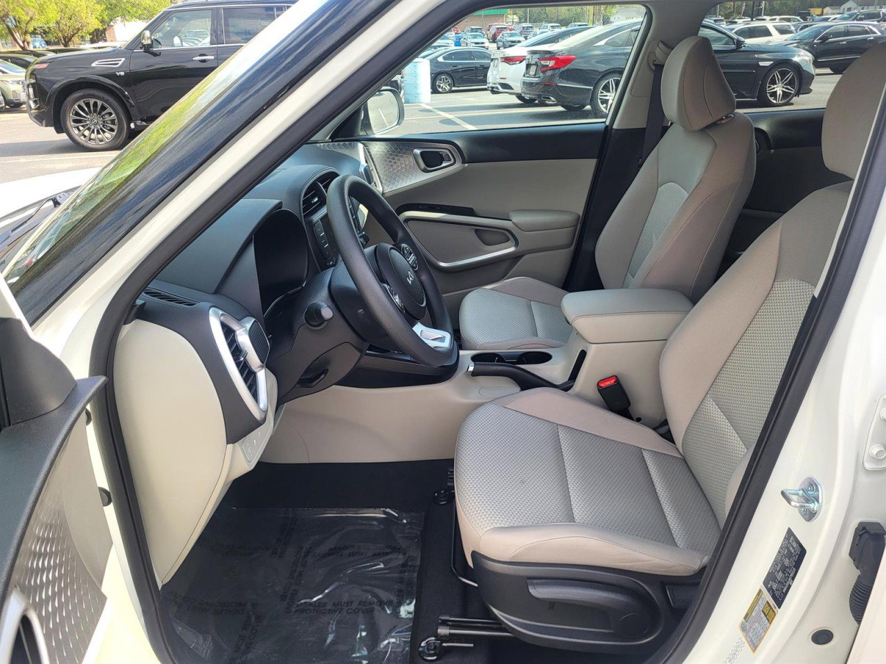 Used 2025 Kia Soul LX w/ LX Technology Package image 11