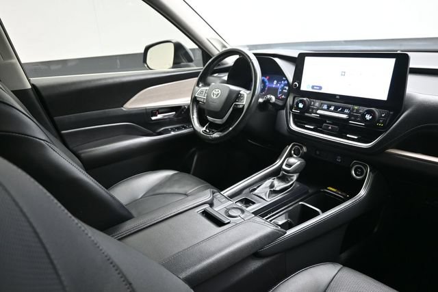 Used 2024 Toyota Grand Highlander FWD image 19