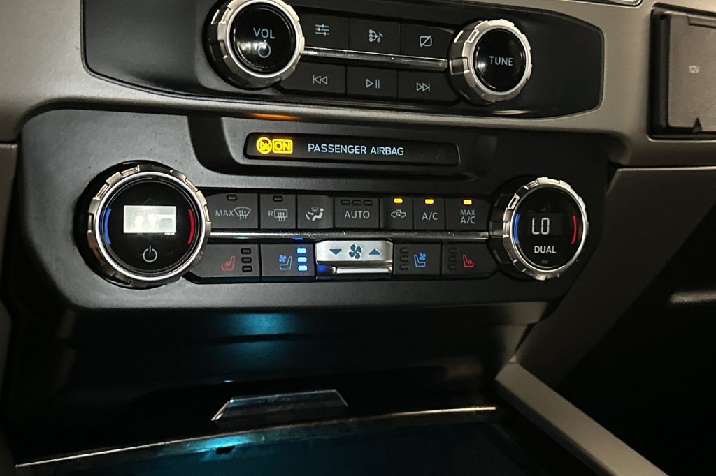 Used 2022 Ford F350 Lariat w/ Chrome Package AWD/4WD image 25
