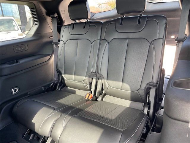 New 2025 Jeep Grand Cherokee L Limited w/ Luxury Tech Group II AWD/4WD image 22