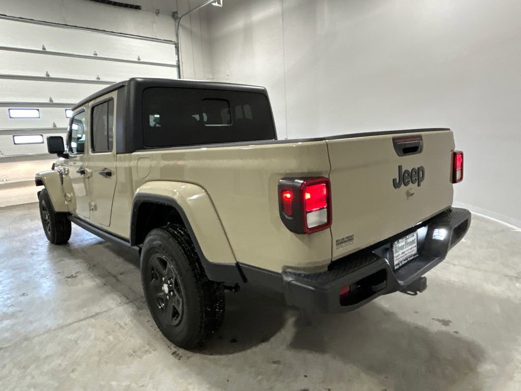 Used 2022 Jeep Gladiator Sport image 8