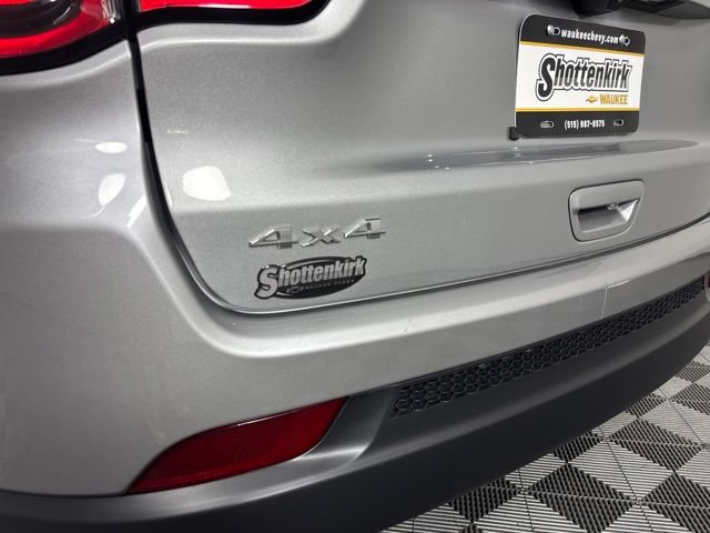Used 2022 Jeep Compass Latitude AWD/4WD image 12