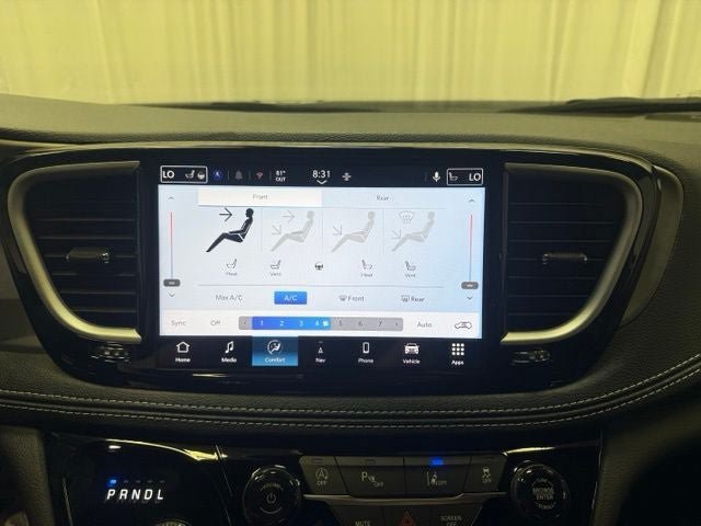 New 2027 Chrysler Pacifica Limited AWD/4WD image 20