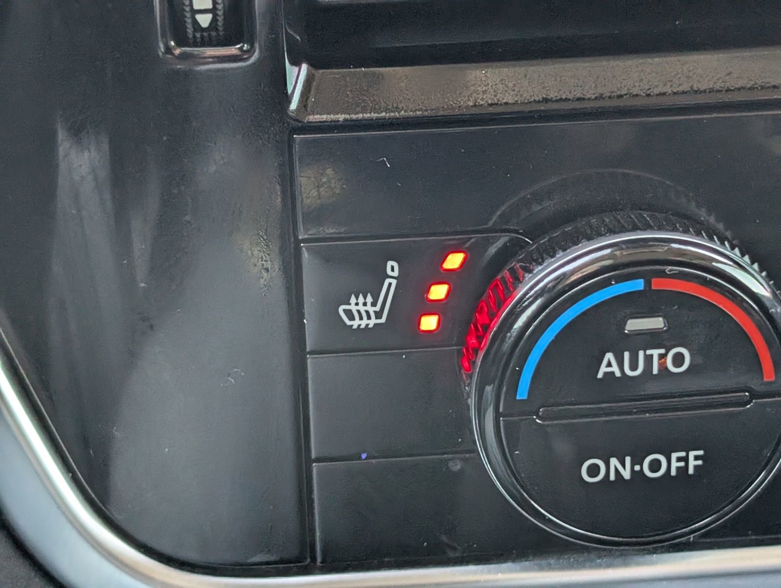 Used 2023 Nissan Rogue SL image 18