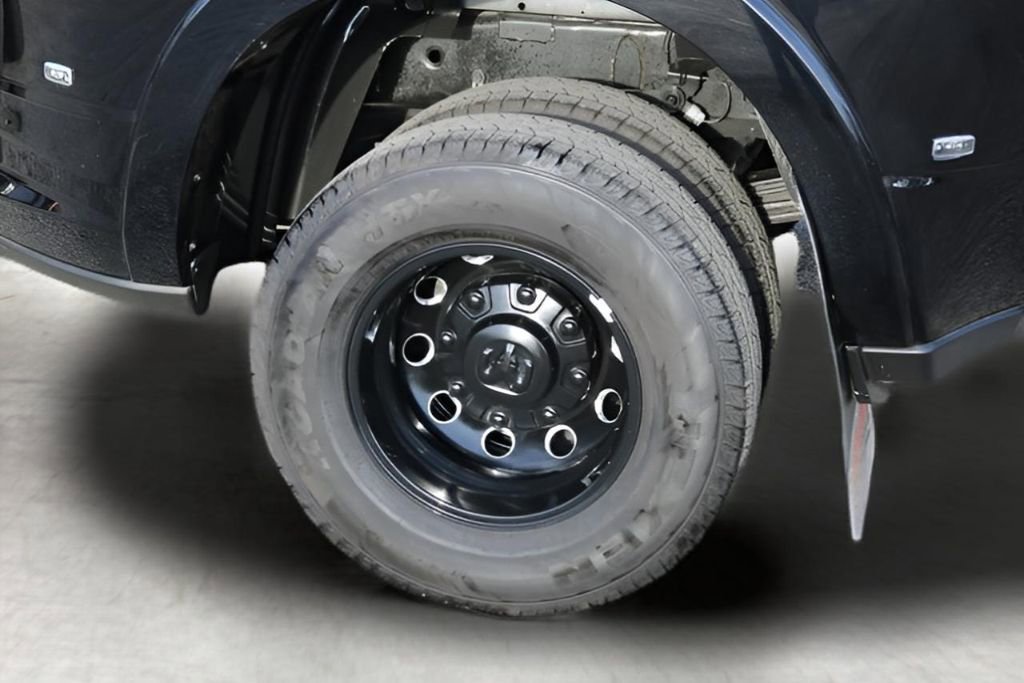 Used 2025 RAM 3500 Limited image 9