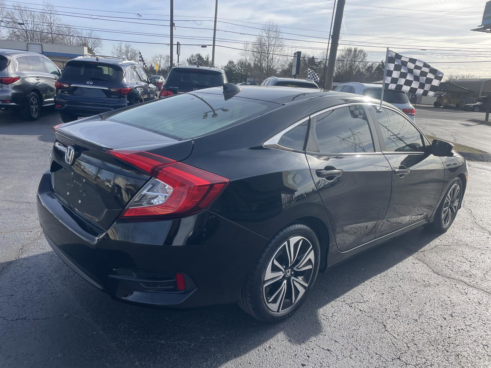 Used 2018 Honda Civic EX-L image 4