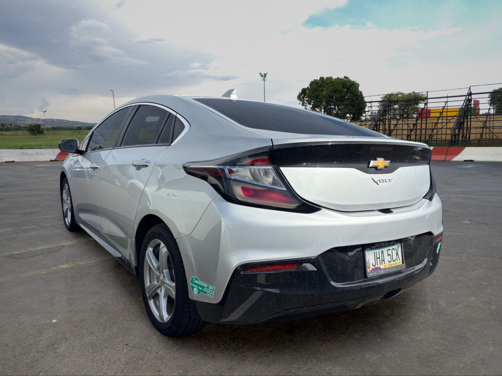 Used 2016 Chevrolet Volt LT w/ Comfort Package FWD image 4