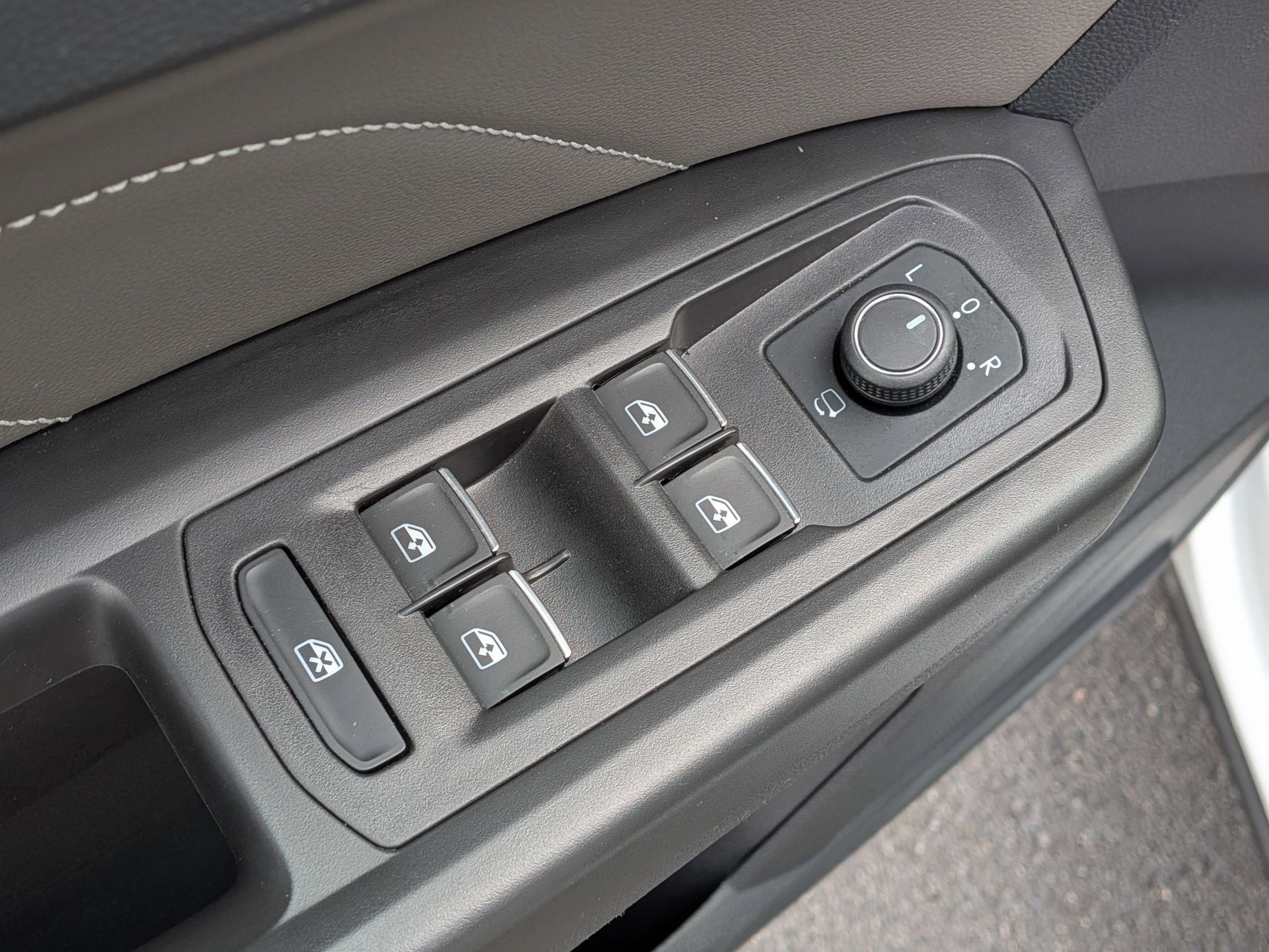 Used 2022 Volkswagen Atlas SEL Premium image 16