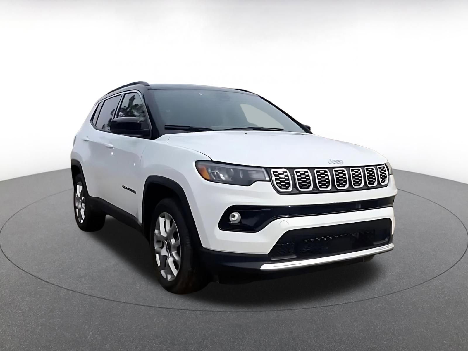 Used 2025 Jeep Compass Limited AWD/4WD image 3