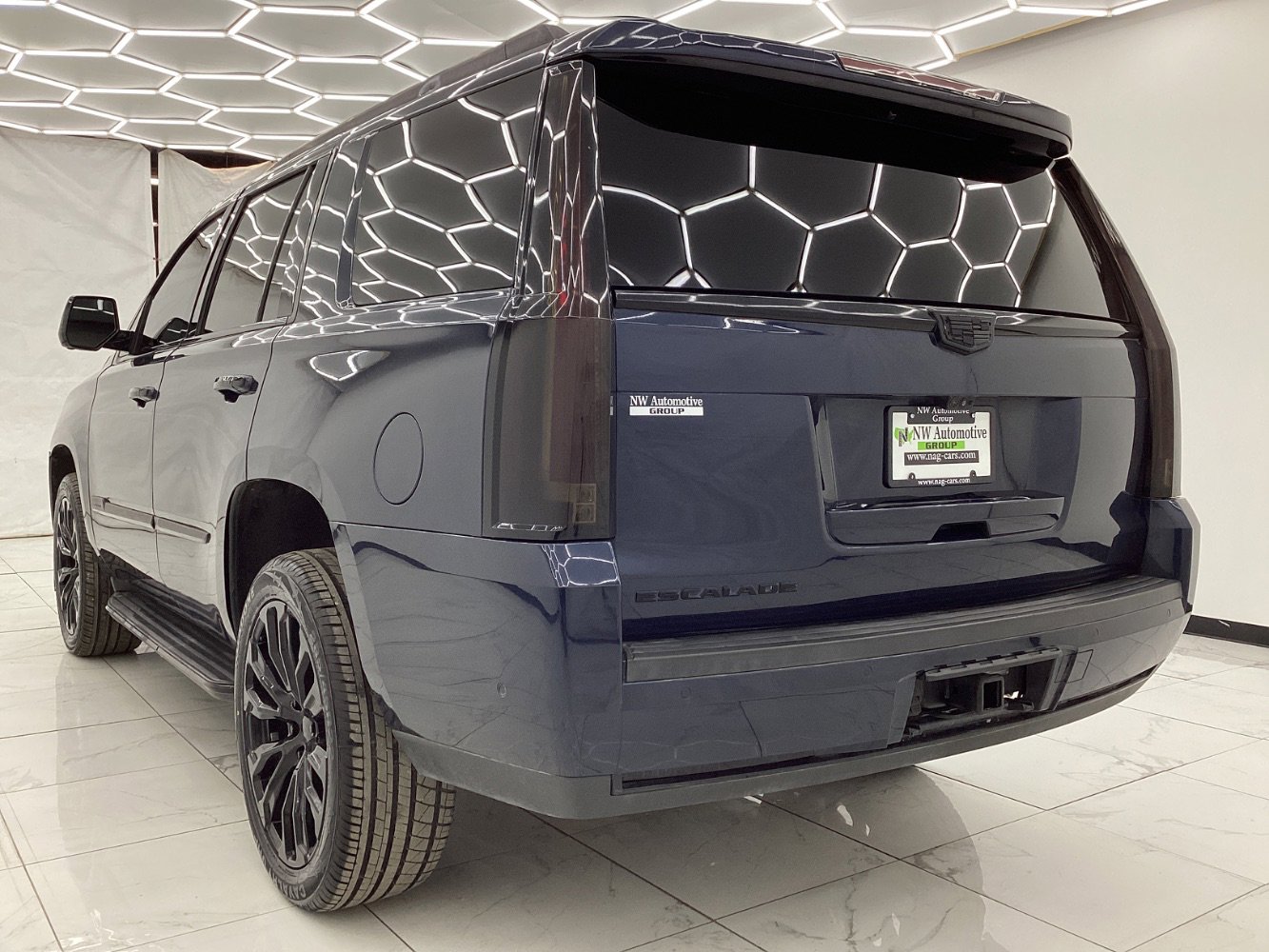 Used 2020 Cadillac Escalade Luxury image 9