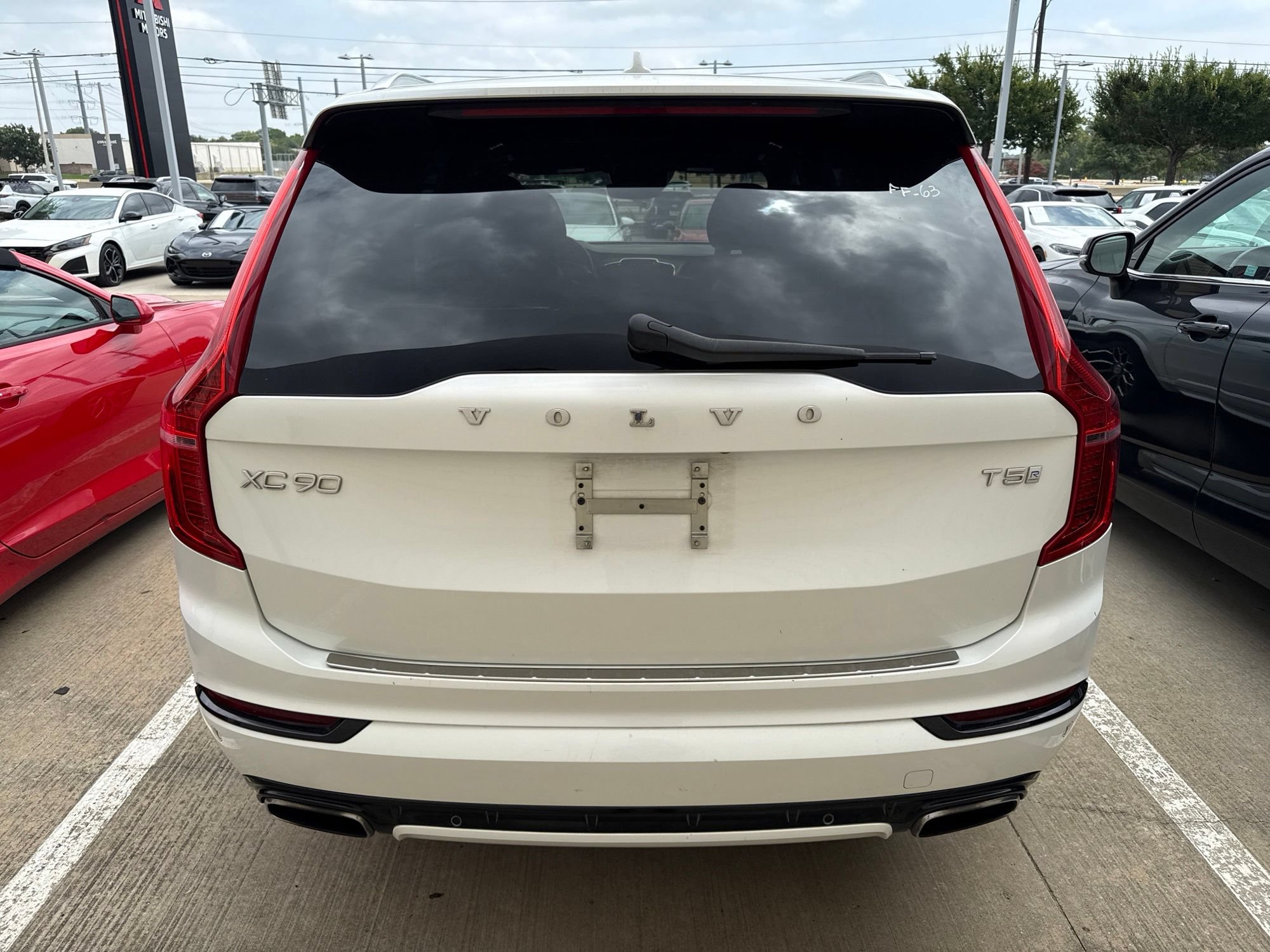 Used 2018 Volvo XC90 T5 R-Design w/ Convenience Package FWD image 4