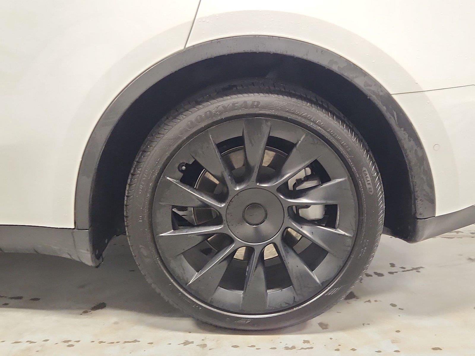 Used 2021 Tesla Model Y Long Range AWD/4WD image 32