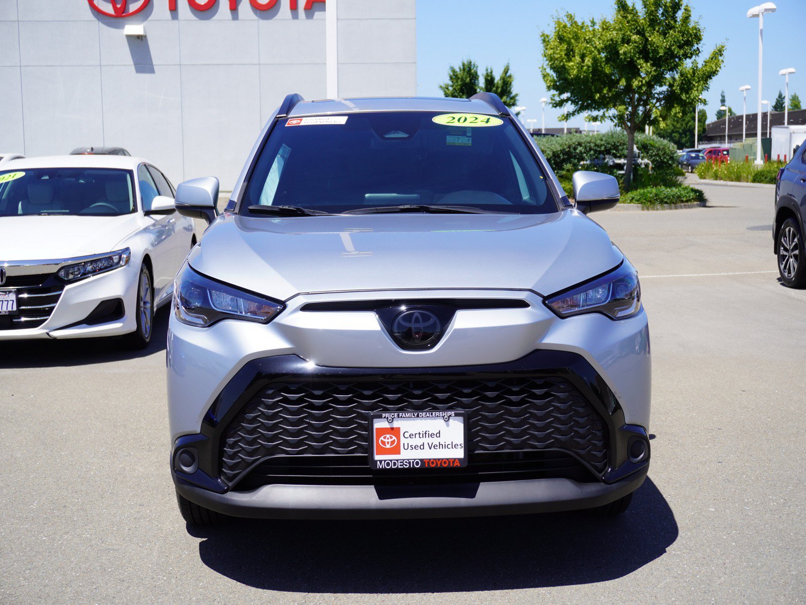 Used 2024 Toyota Corolla Cross AWD Hybrid w/ Moonroof Package image 7