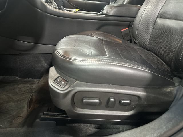Certified 2018 Ford Taurus SHO w/ Driver Assist Package AWD/4WD image 18