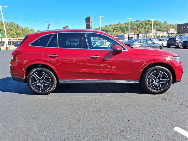 Used 2025 Mercedes-Benz GLC 300 4MATIC image 8