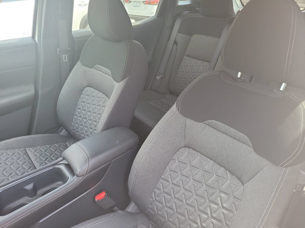 Used 2025 Nissan Kicks SV AWD/4WD image 11