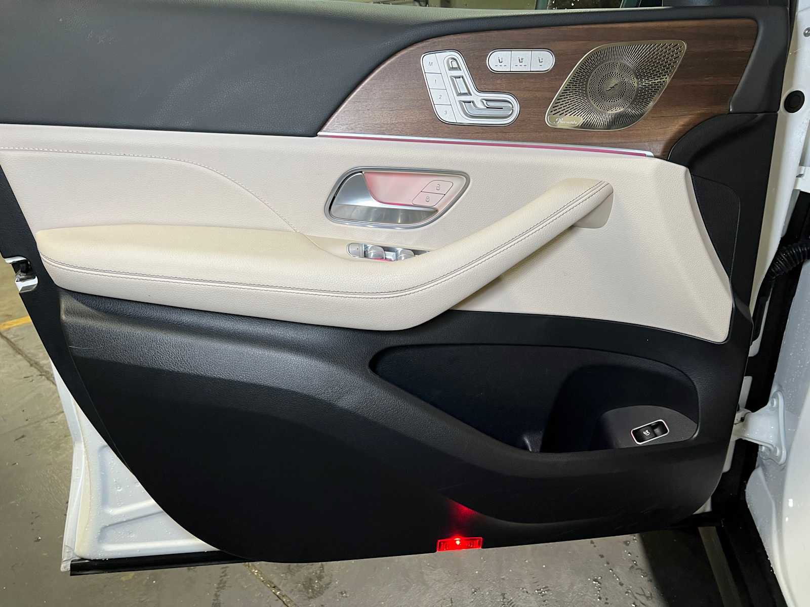 Used 2025 Mercedes-Benz GLS 450 4MATIC image 21