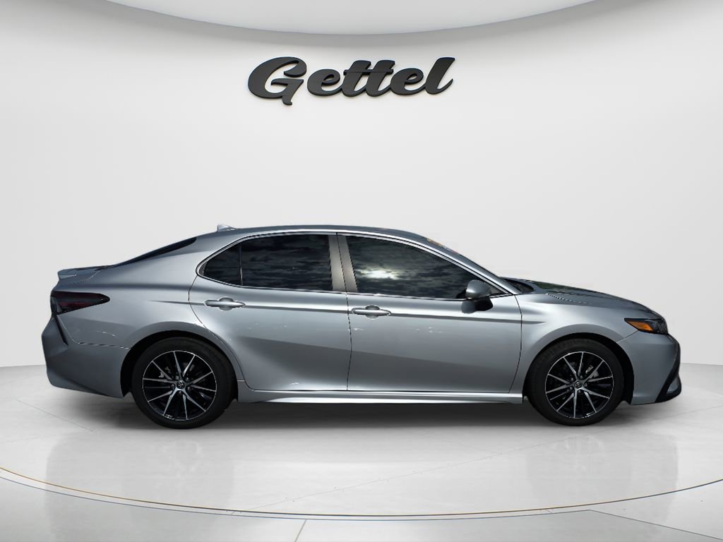 Used 2021 Toyota Camry SE FWD image 4