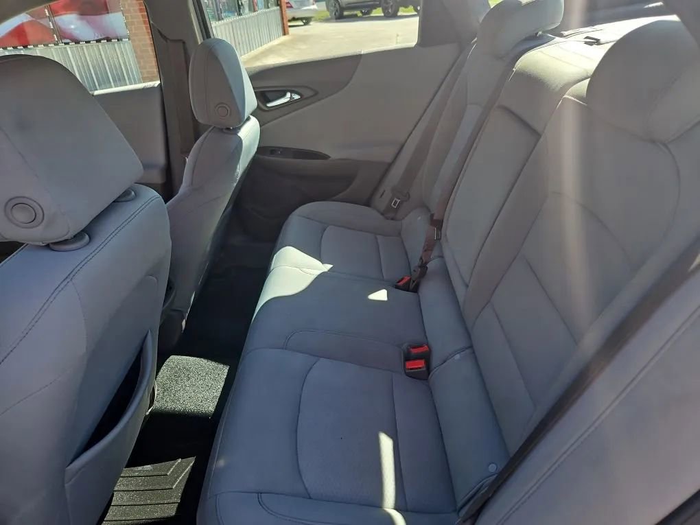 Used 2018 Chevrolet Malibu LT w/ Sport Package image 10