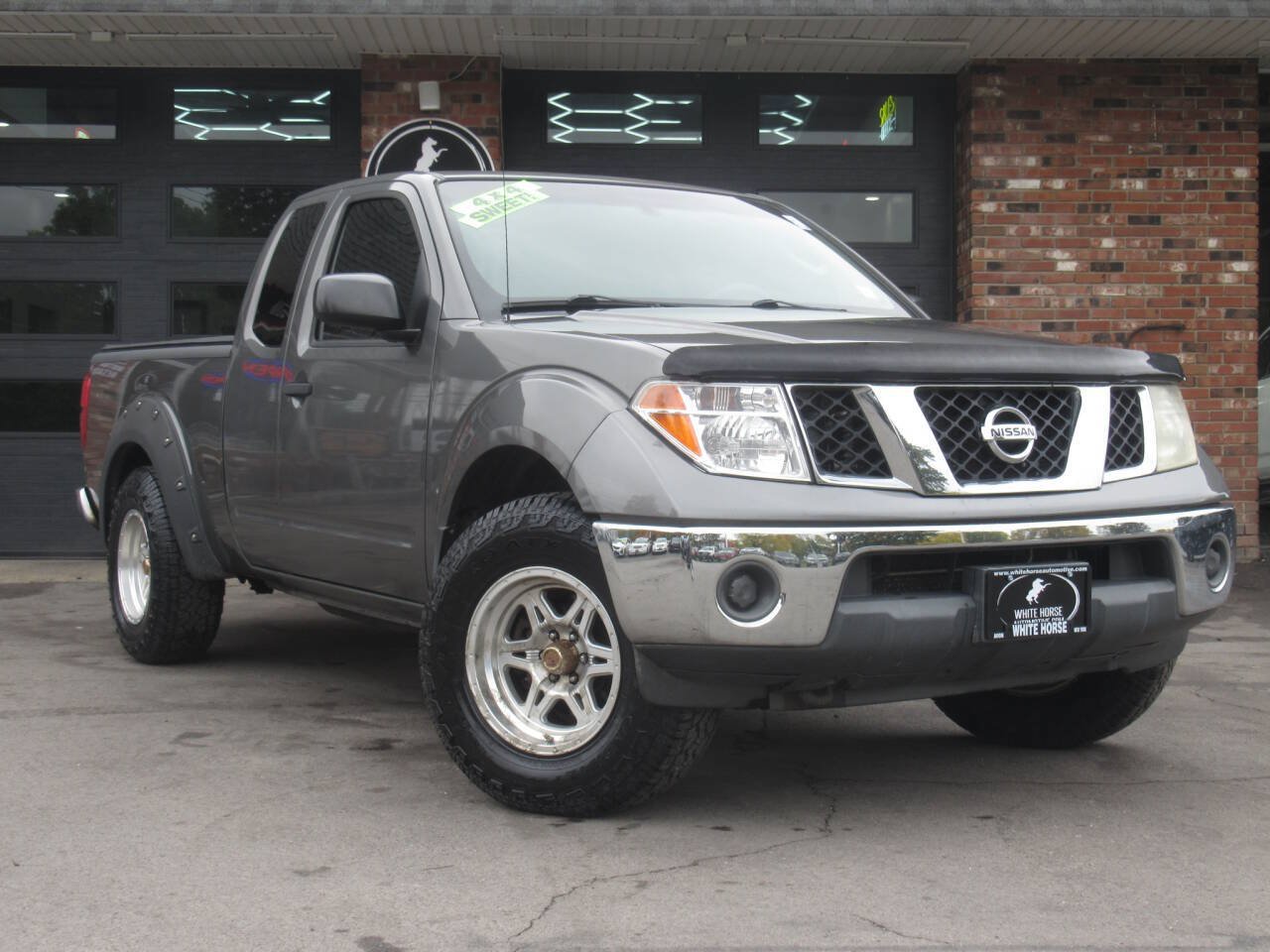 Used 2008 Nissan Frontier SE w/ SE Value Truck Pkg AWD/4WD image 2