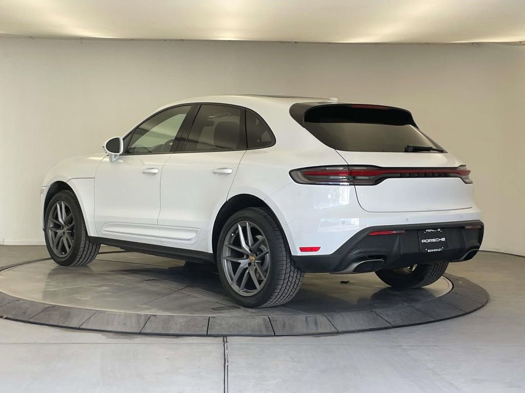 Certified 2023 Porsche Macan AWD/4WD image 3