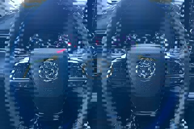 Used 2020 Toyota Highlander LE image 27