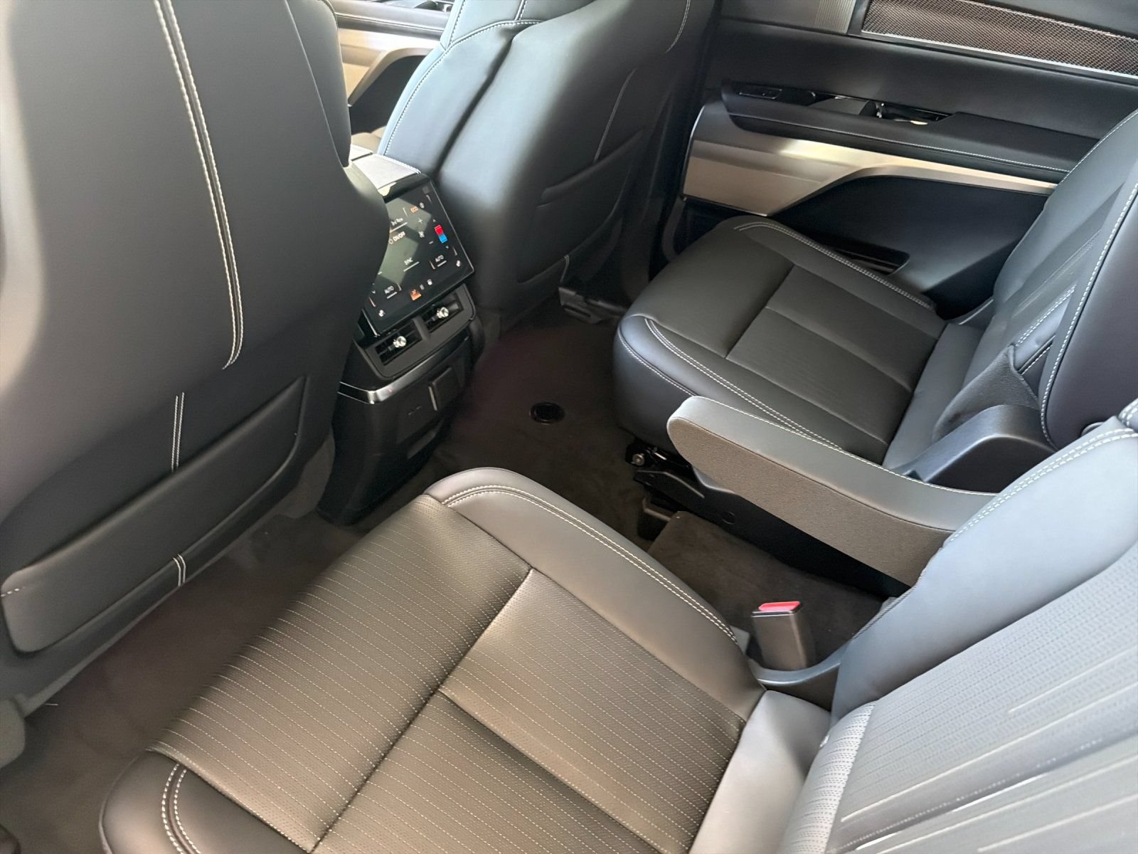 New 2027 Cadillac Vistiq Luxury AWD/4WD image 11