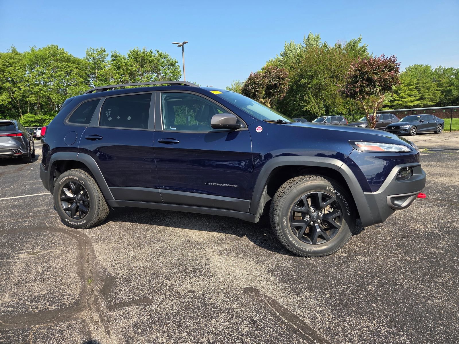 Used 2016 Jeep Cherokee Trailhawk w/ Comfort/Convenience Group AWD/4WD image 3