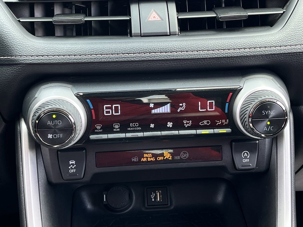 Used 2025 Toyota RAV4 XLE AWD/4WD image 18