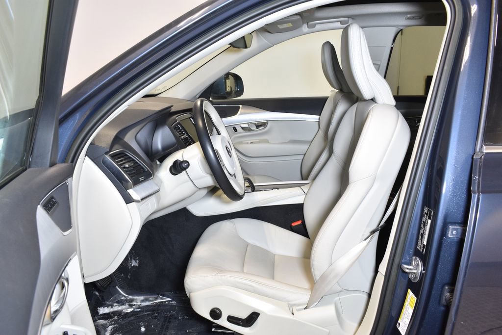 Used 2023 Volvo XC90 B5 Core image 7