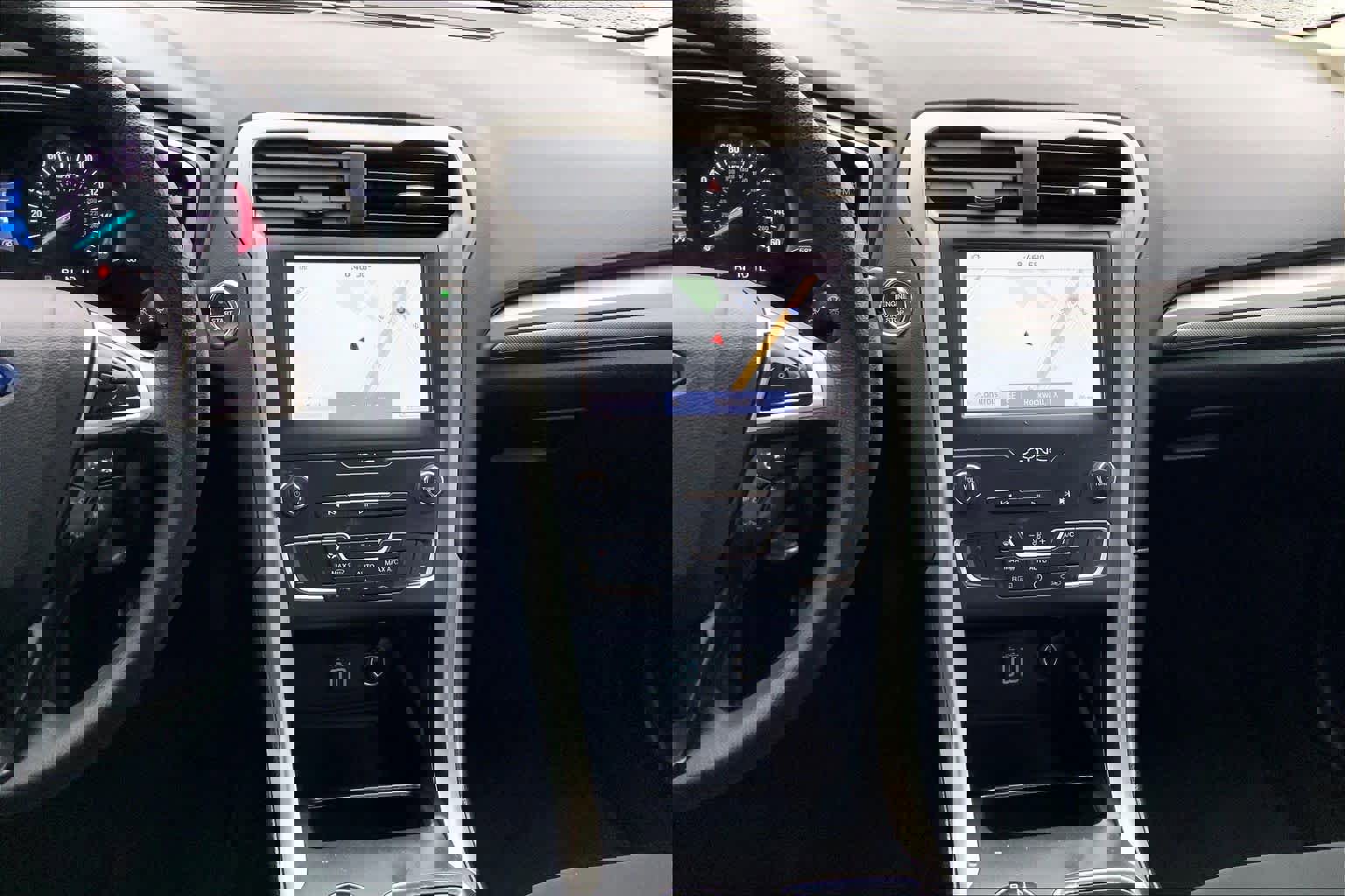 Used 2020 Ford Fusion SE image 7