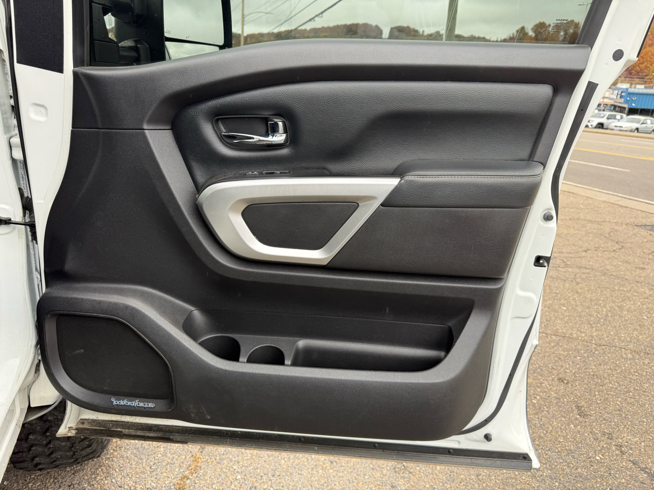 Used 2017 Nissan Titan PRO-4X image 27