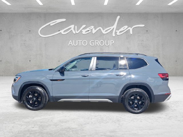 Used 2024 Volkswagen Atlas Peak Edition SE AWD/4WD image 16