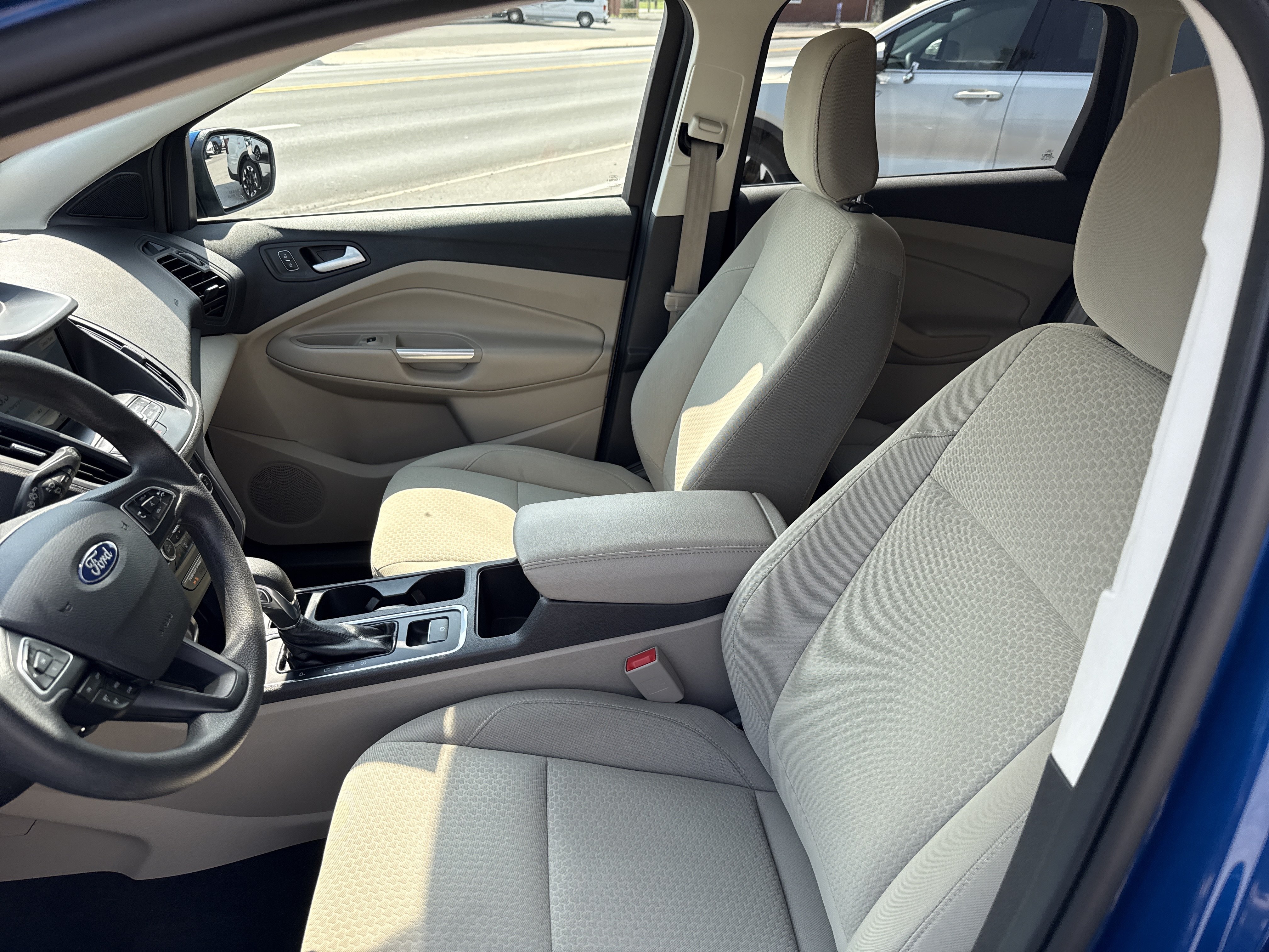 Used 2018 Ford Escape SE w/ SE Sync 3 Package AWD/4WD image 12